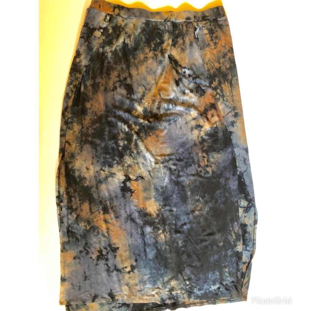 NWOT. Hearts & Hips High Slit Tie Dye Maxi Skirt